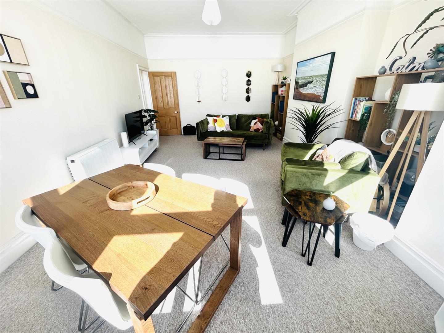 3 Bedroom Flat/Apartment. Highcliff Court, 7 South Cliff in Eastbourne, East Sussex 9
